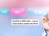 Dłoń wskazująca na cyfrowy przycisk z napisem CMS, tekst o systemie Joomla dla firm w 2026.